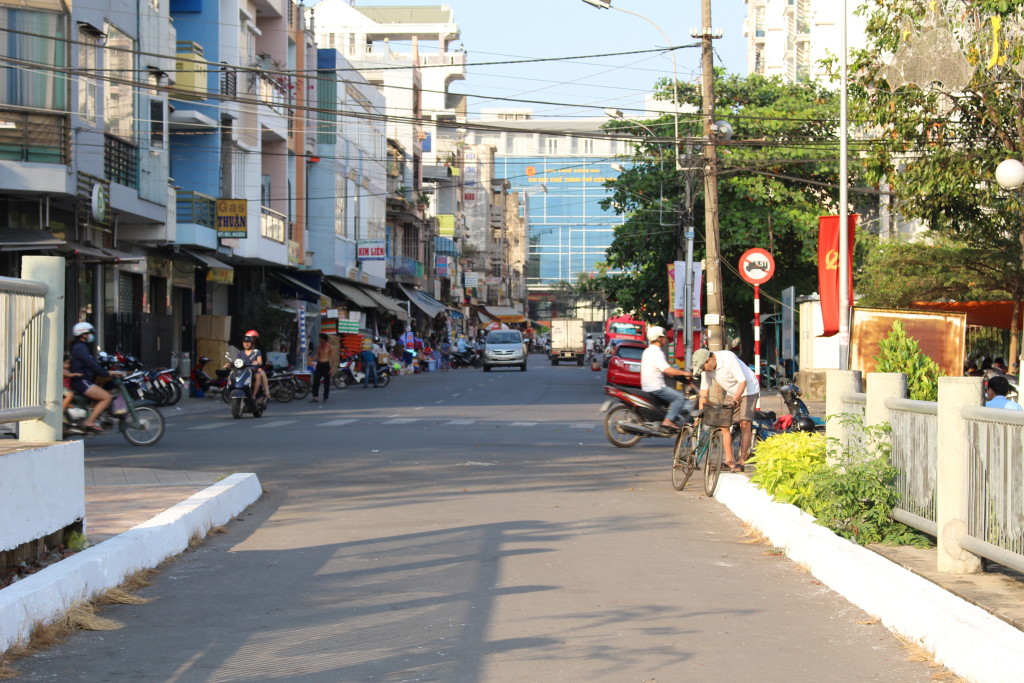 The only time this street is ever empty is around 2 AM, when the entire city is asleep. 